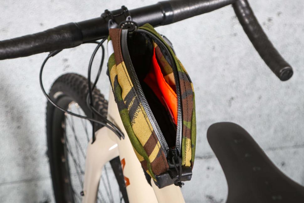 2023 Carradice Pennine Top Tube Bag - zip open.jpg