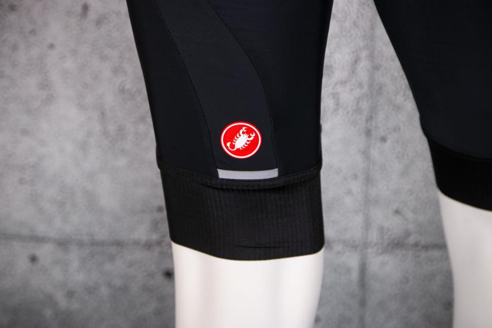 2023 Castelli Entrata Bib Shorts - cuff back.jpg