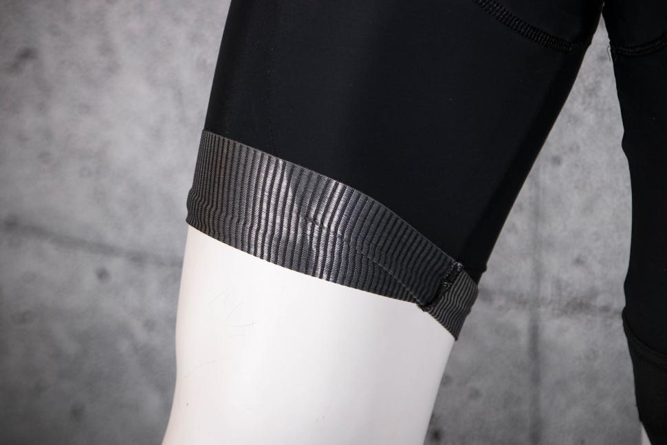 2023 Castelli Entrata Bib Shorts - cuff gripper.jpg