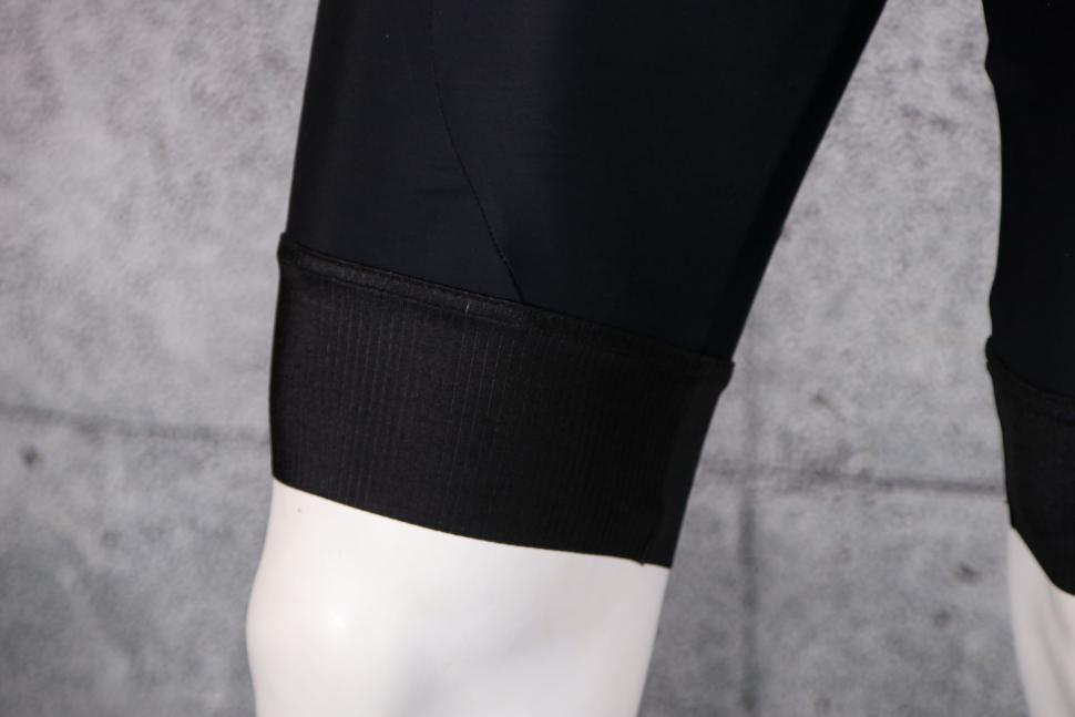 2023 Castelli Entrata Bib Shorts - cuff.jpg