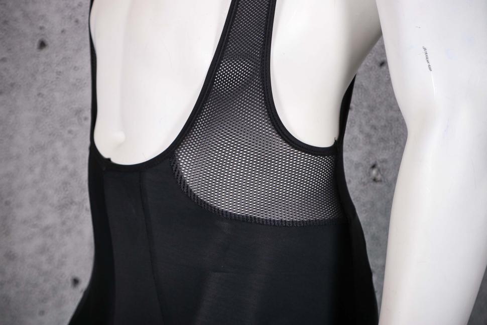 2023 Castelli Entrata Bib Shorts - straps detail.jpg