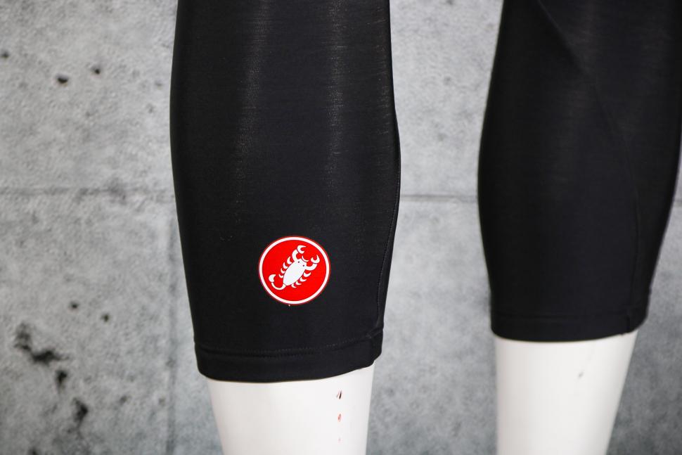 2023 Castelli Entrata Thermal Bibknicker - logo.jpg