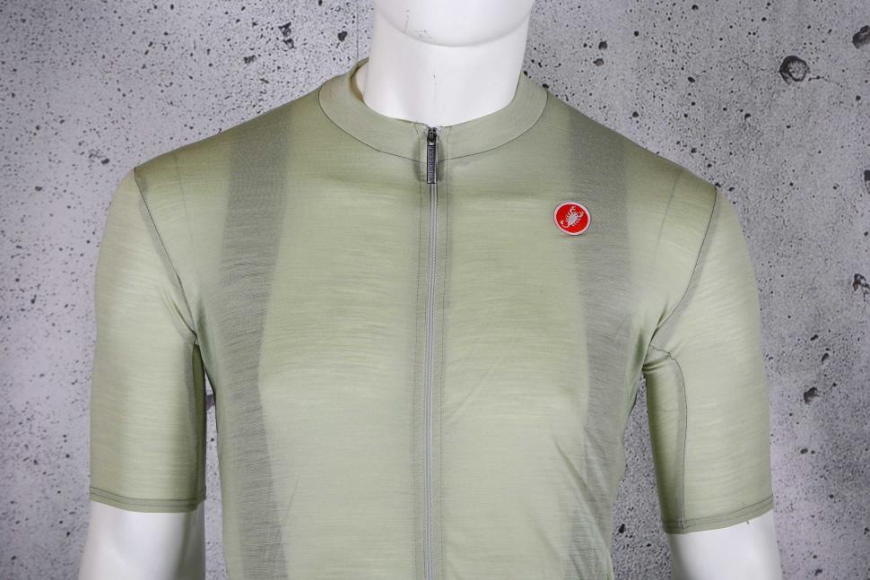 2023 Castelli Essenza Jersey - chest.jpg