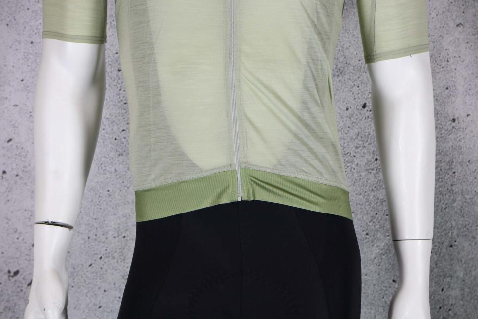2023 Castelli Essenza Jersey - hem.jpg