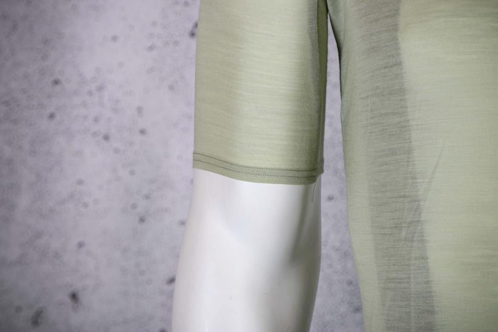 2023 Castelli Essenza Jersey - sleeve.jpg