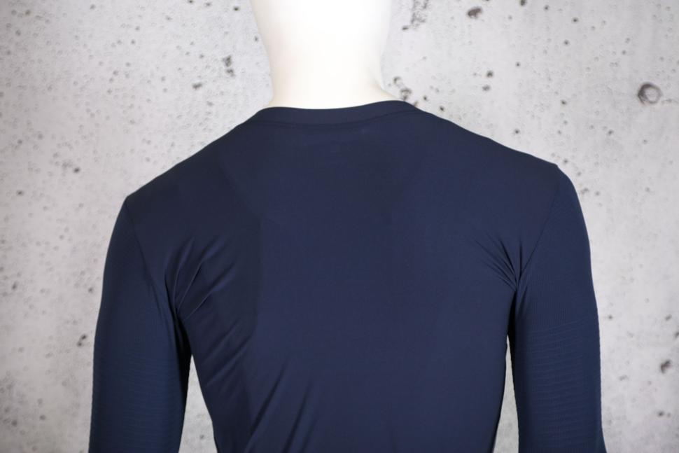 2023 Castelli Premio Black Jersey - shoulders.jpg