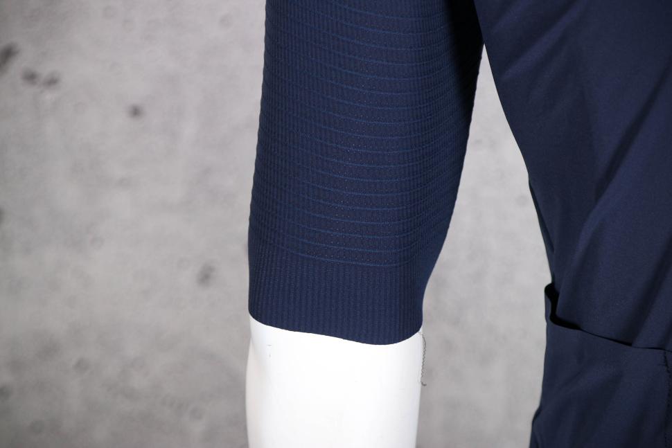2023 Castelli Premio Black Jersey - sleeve.jpg