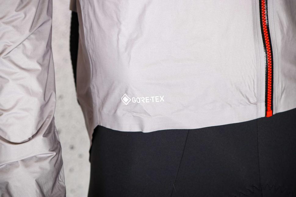 2023 Castelli Tempesta Lite Jacket - Gore-Tex logo.jpg
