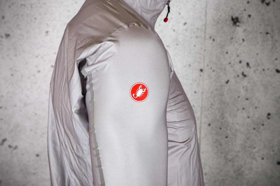2023 Castelli Tempesta Lite Jacket - shoulder logo.jpg