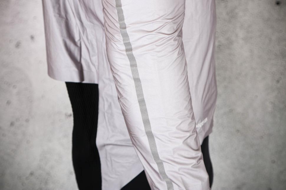 2023 Castelli Tempesta Lite Jacket - sleeve detail.jpg