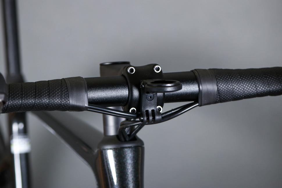 2023 Cervelo Soloist Ultegra Di2 - bars 2.jpg