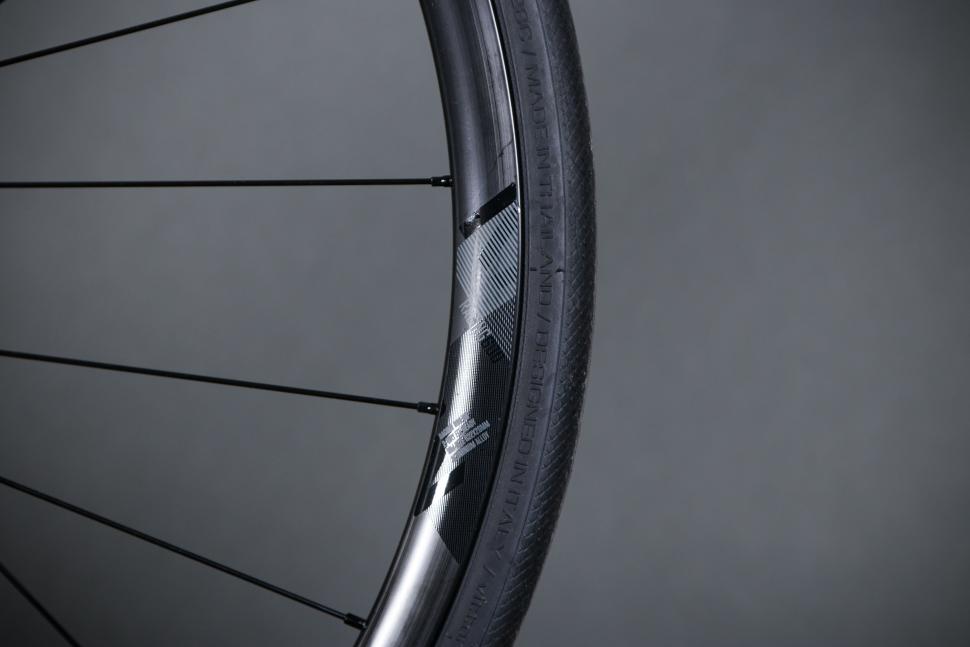 2023 Cervelo Soloist Ultegra Di2 - rim 2.jpg