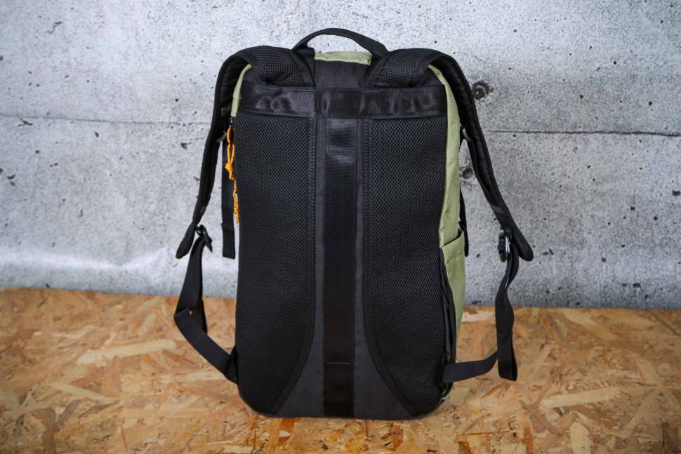 2023 Chrome Industries Ruckas Backpack 23L - back padding.jpg