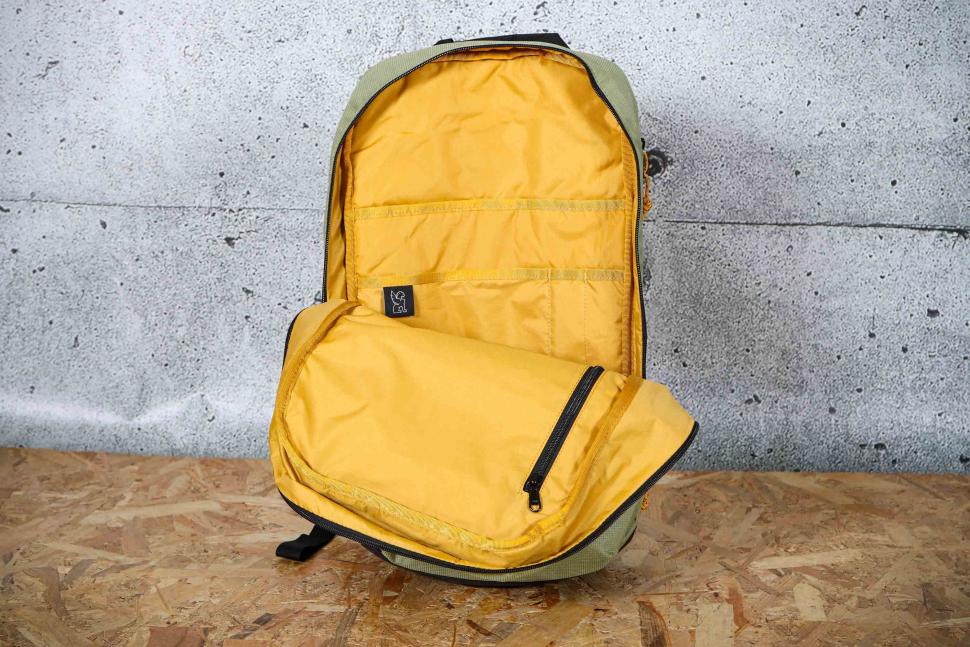 2023 Chrome Industries Ruckas Backpack 23L - inside.jpg