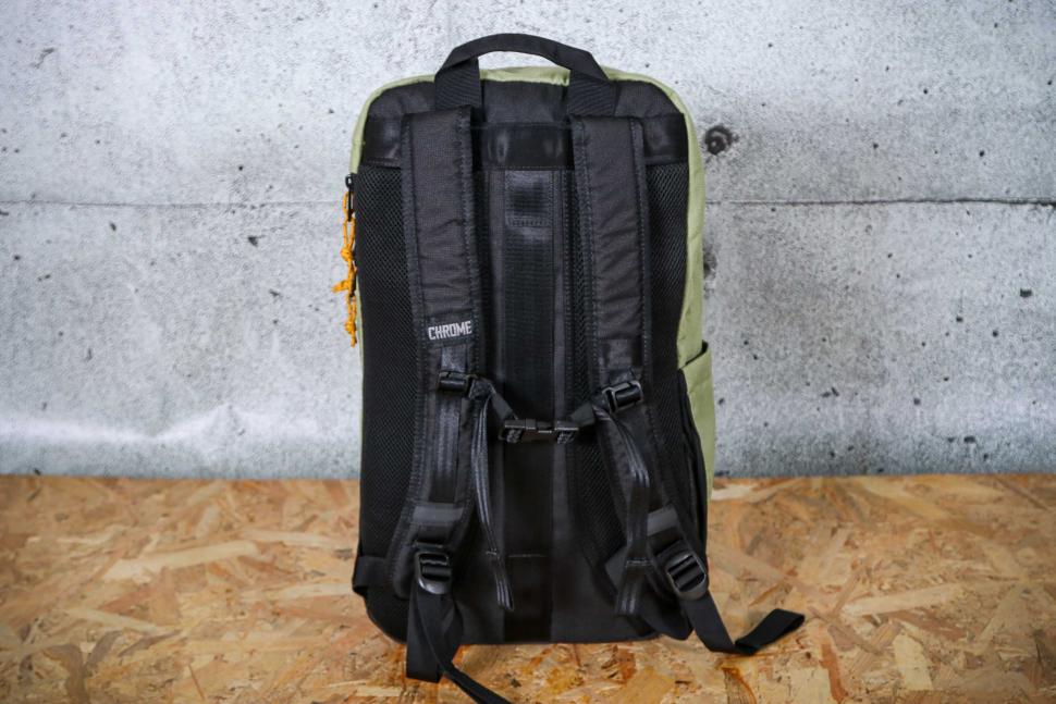 2023 Chrome Industries Ruckas Backpack 23L - straps.jpg