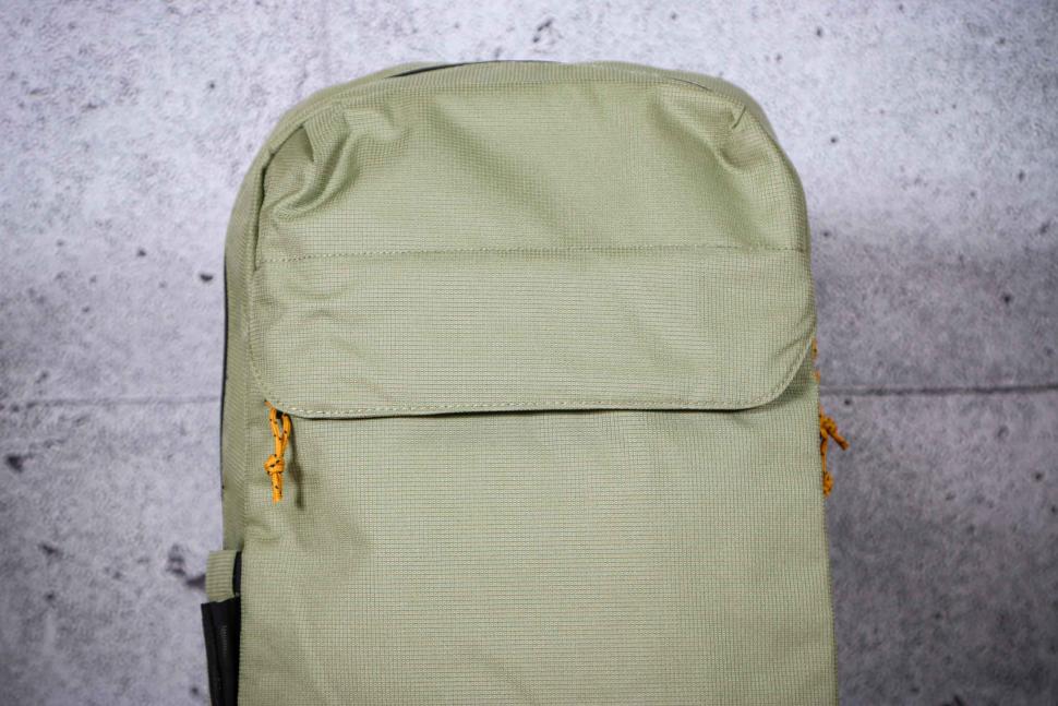2023 Chrome Industries Ruckas Backpack 23L - top.jpg