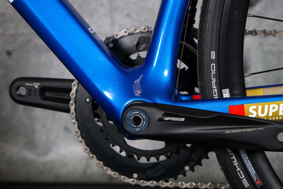 2023 Cinelli Superstar Disc Ultegra - bottom bracket.jpg
