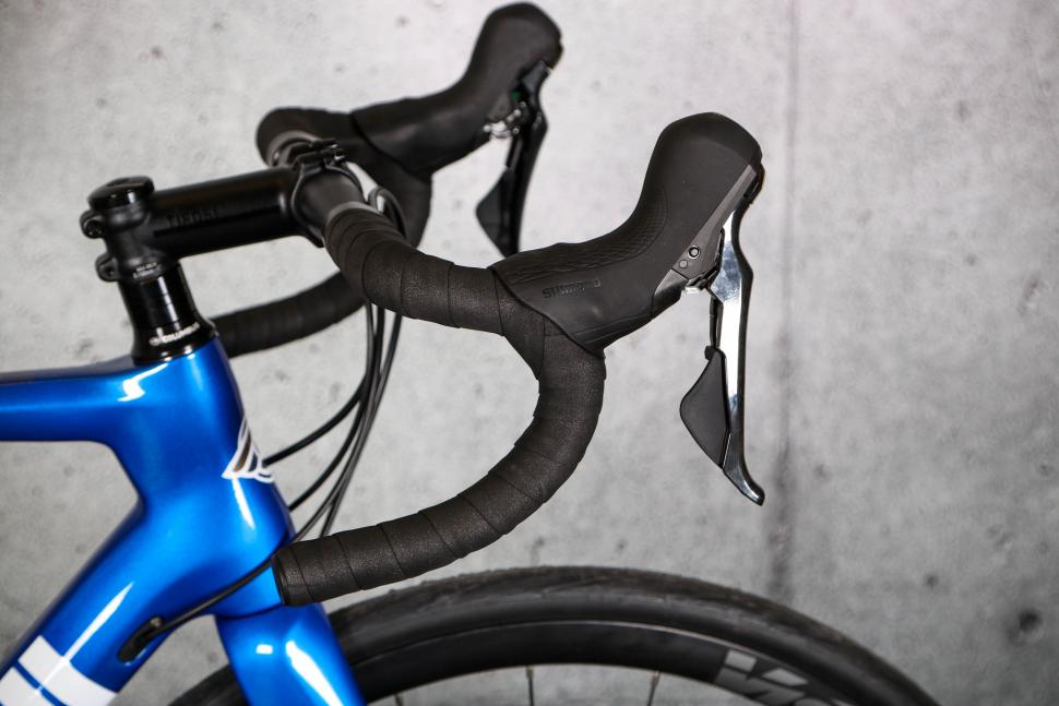 2023 Cinelli Superstar Disc Ultegra - drop bar and lever.jpg