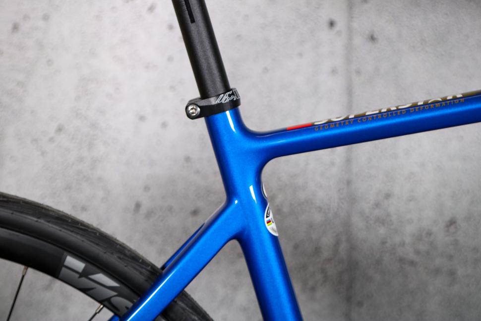 2023 Cinelli Superstar Disc Ultegra - seat tube junction.jpg