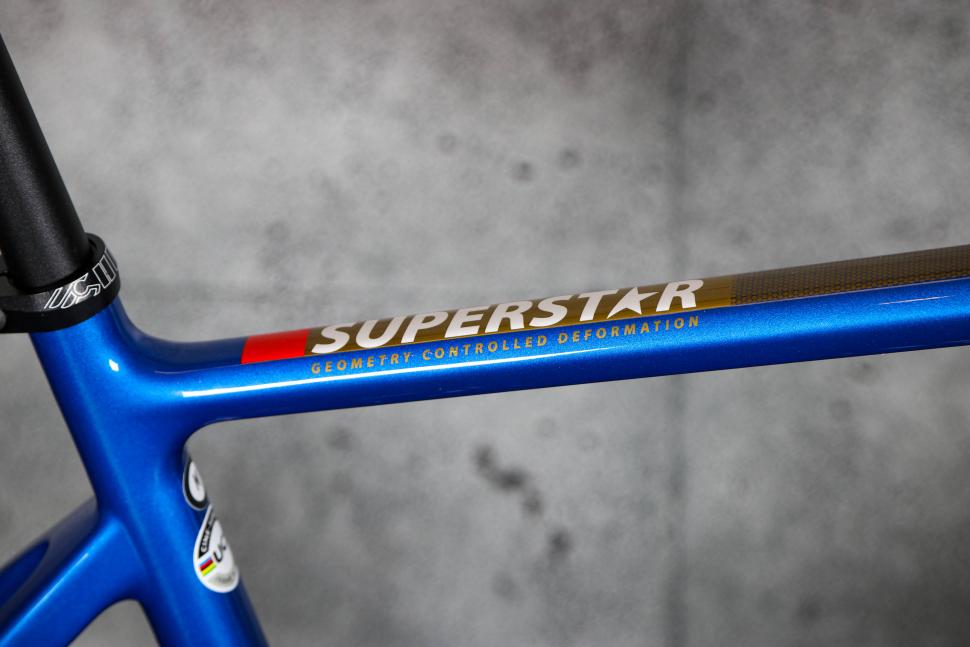 2023 Cinelli Superstar Disc Ultegra - top tube 1.jpg