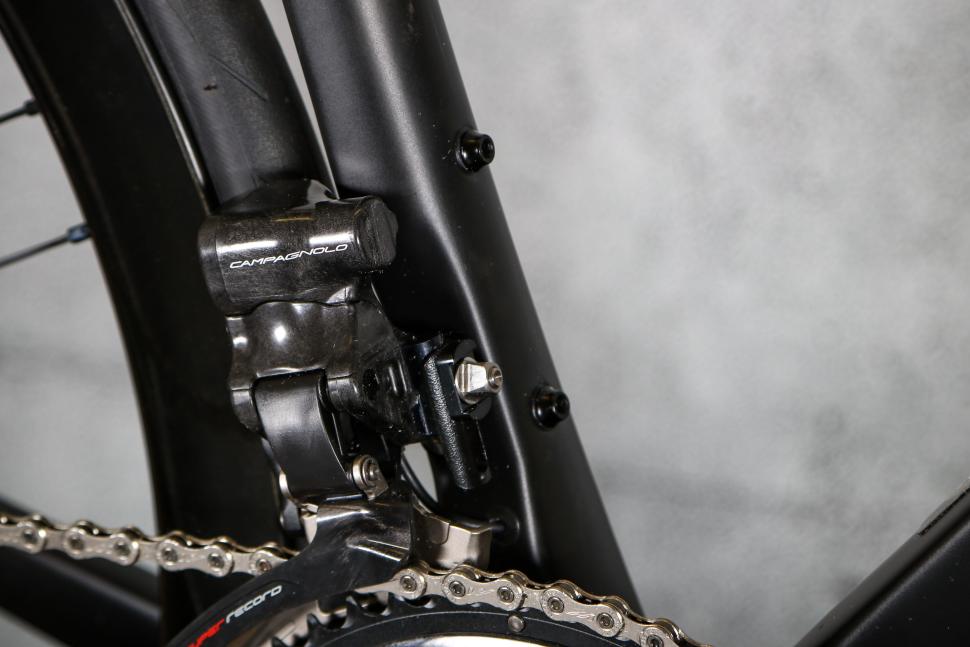 2023 Colnago C68 Super Record - bosses.jpg
