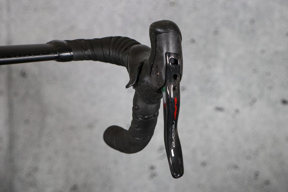 2023 Colnago C68 Super Record - lever.jpg