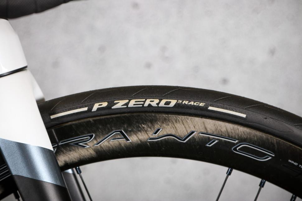 2023 Colnago C68 Super Record - rim and tyre.jpg