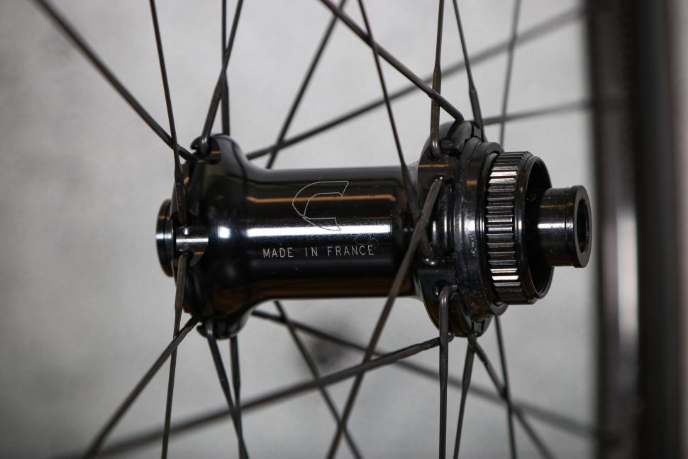 2023 Corima Essentia 40 wheelset - front hub 2.jpg