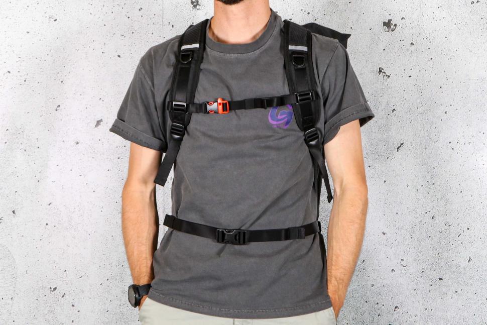 2023 Craft Cadence Cycling Backpack Roll Top Waterproof - 30 litres - straps 2.jpg