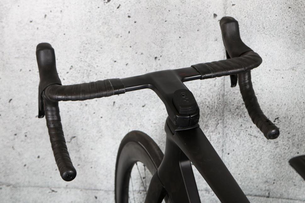 2023 Cube Litening Aero C68X Pro - bars 3.jpg