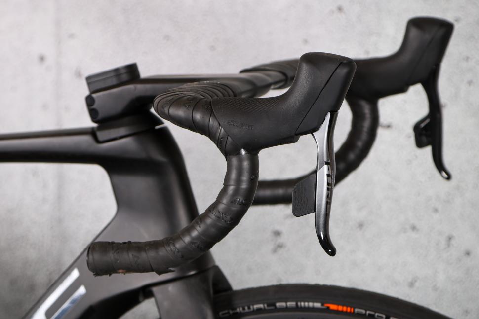 2023 Cube Litening Aero C68X Pro - drop bar and lever.jpg