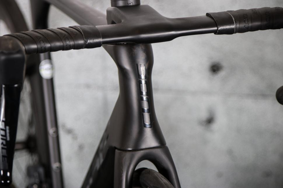 2023 Cube Litening Aero C68X Pro - head tube badge.jpg