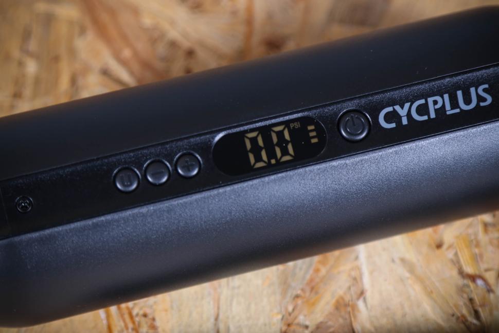 2023 Cycplus Electric Air Pump A2  - display and buttons.jpg