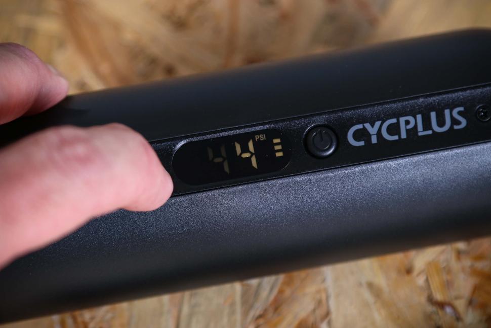 2023 Cycplus Electric Air Pump A2  - display.jpg