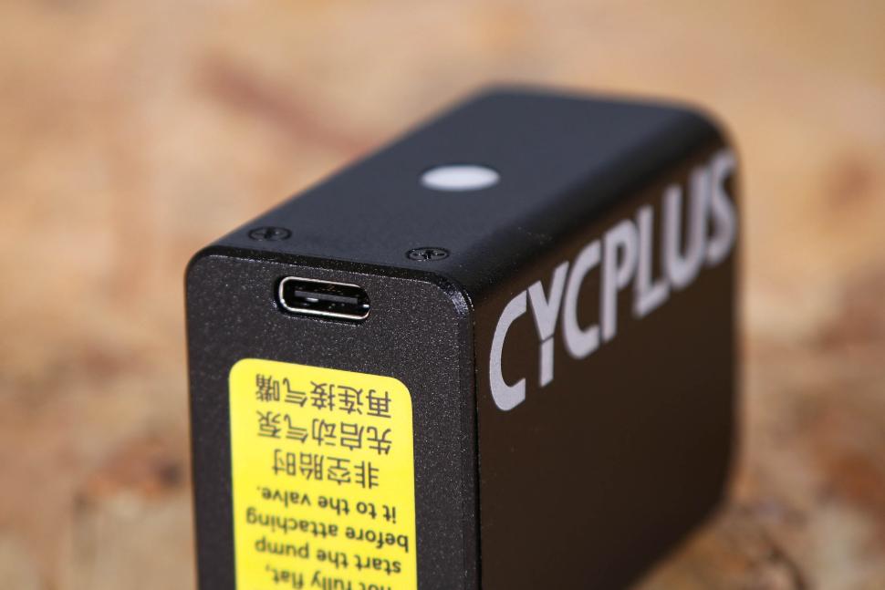 2023 Cycplus Tiny Pump CUBE - charging port.jpg