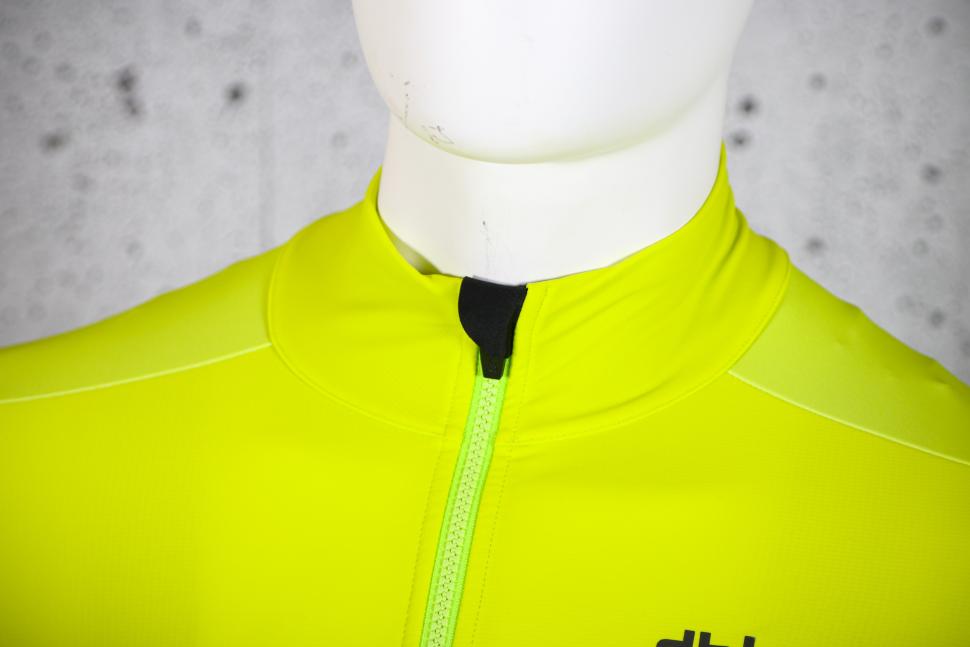 2023 dhb Aeron Men’s Softshell 2.0 - collar.jpg