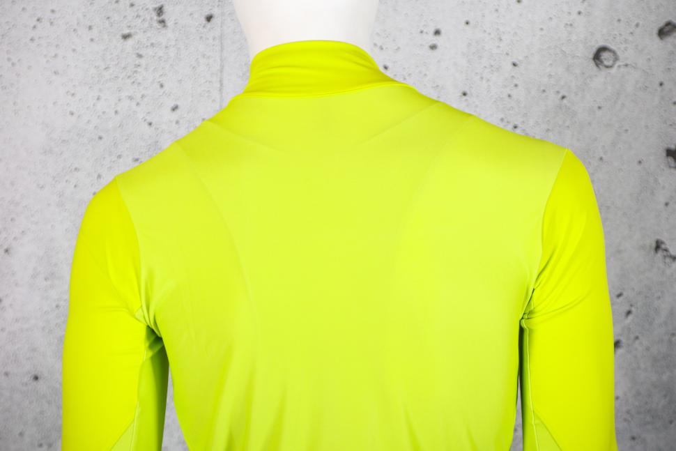 2023 dhb Aeron Men’s Softshell 2.0 - shoulders.jpg