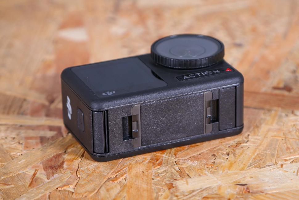 2023 dji Osmo Action 4 Adventure Combo - base.jpg