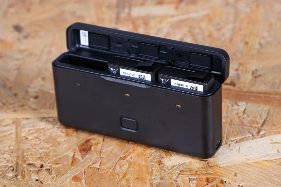2023 dji Osmo Action 4 Adventure Combo - battery charger open.jpg