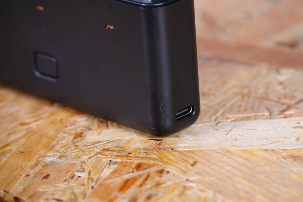 2023 dji Osmo Action 4 Adventure Combo - battery charger USB C port.jpg