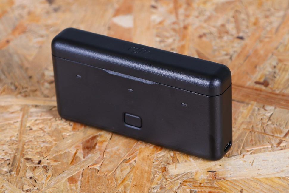 2023 dji Osmo Action 4 Adventure Combo - battery charger.jpg