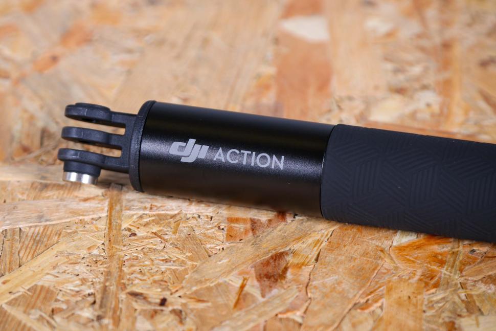 2023 dji Osmo Action 4 Adventure Combo - extension rod detail.jpg