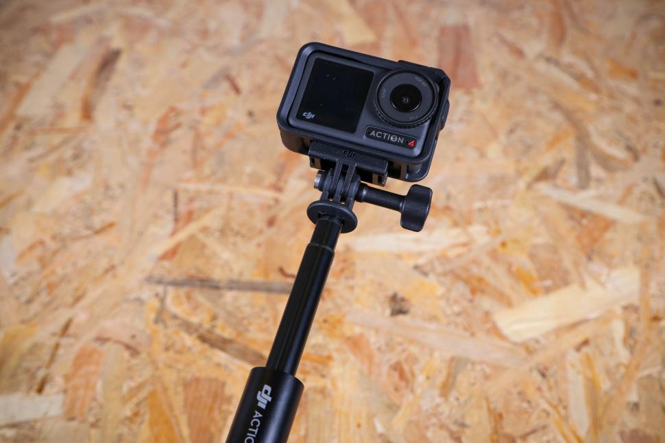 2023 dji Osmo Action 4 Adventure Combo - on extension rod.jpg