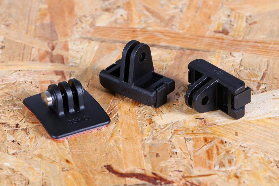 2023 dji Osmo Action 4 Adventure Combo - mounts.jpg