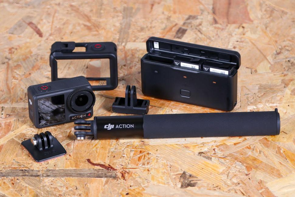2023 dji Osmo Action 4 Adventure Combo - set.jpg