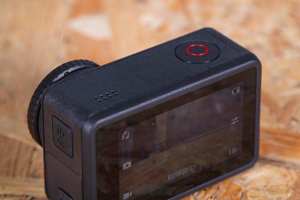 2023 dji Osmo Action 4 Adventure Combo - shutter button.jpg
