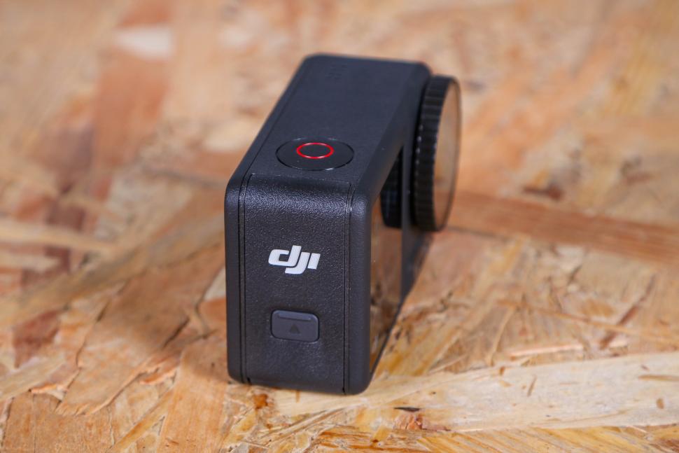 2023 dji Osmo Action 4 Adventure Combo - side 2.jpg