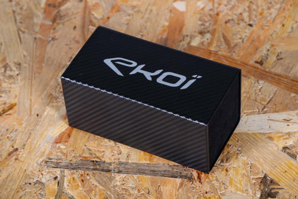 2023 Ekoi Electronic Lenses EKOI E-LENS EVO White Revo bleu Revo red - box.jpg