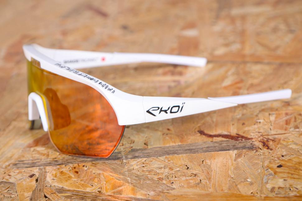 2023 Ekoi Electronic Lenses EKOI E-LENS EVO White Revo bleu Revo red - side.jpg
