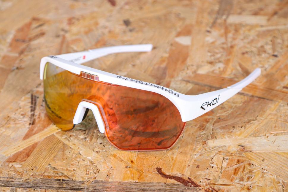2023 Ekoi Electronic Lenses EKOI E-LENS EVO White Revo bleu Revo red.jpg